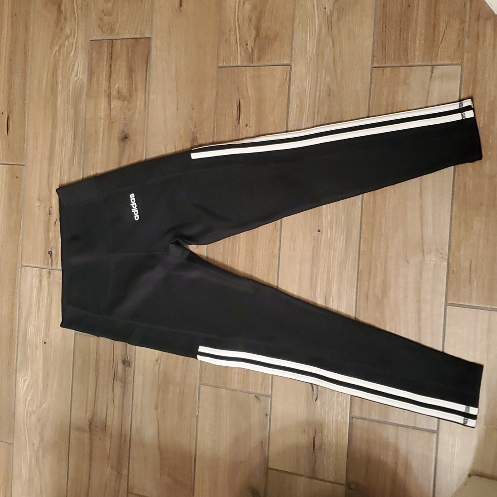 Brand New Adidas Climalite yoga/athletic leggings size small Super nice material